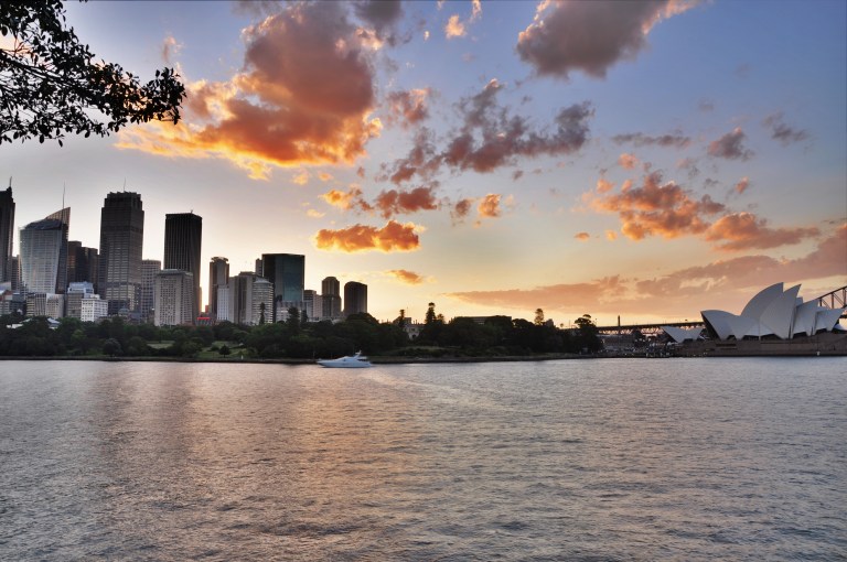 HDRtist HDR - http://www.ohanaware.com/hdrtist/